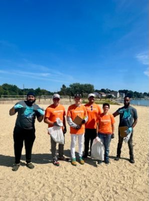 Holmgren Subaru Leads Cleanup at Esker Point Beach