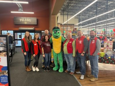 United Way Celebrity Bagging Event