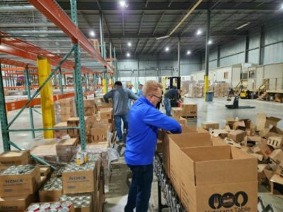 Dutch Miller Subaru Boxes Up Food for Veterans