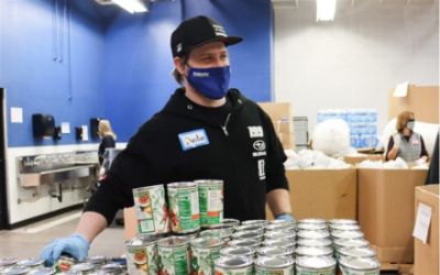 Subaru Helps Feed AZ at United Food Bank