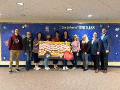 Subaru of Merrillville donates to Salk Elementary School