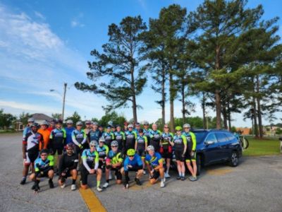 Paul Moak Subaru Presents Defibrillator to Jackson Metro Cyclists