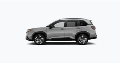 一輛灰色 2026 Subaru Forester 中小型 SUV 側面圖，車頭面向畫面左側，背景為白色。