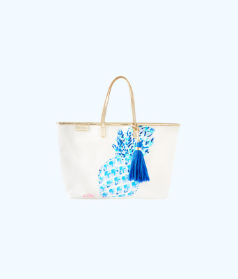 https://www.lillypulitzer.com/bon-voyage-tote/29492.html?cgid=accessories-n-shoes&dwvar_29492_color=999YM2&dwvar_29492_size=1%20SZ#start=1