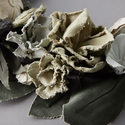 Download Vintage Canvas Ivory Flower + Green Leaves Wreath - Terrain