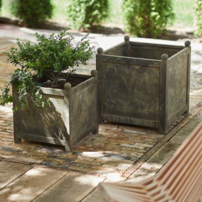 Extra Large (22-29) Indoor Planters