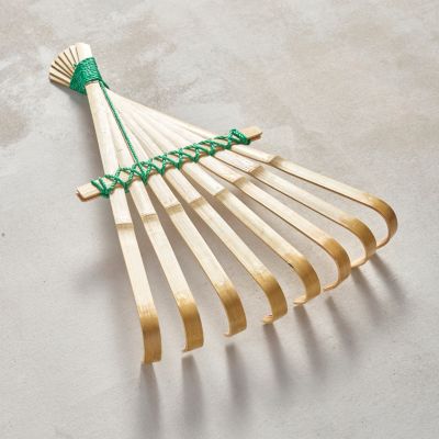 Niwaki Split Bamboo Hand Rake