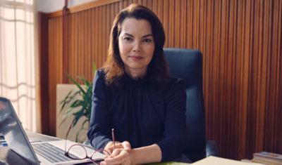 Professional woman using a laptop to evaluate IRA options