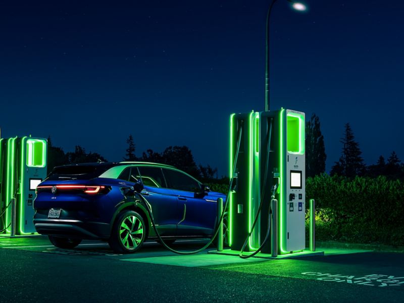 Image shows the Volkswagen ID.4 at an Electrify America charging station. 