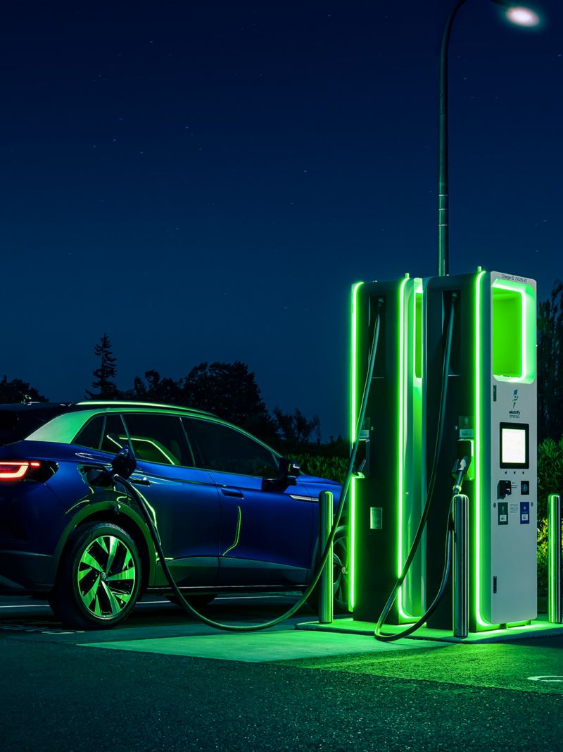 Image shows the Volkswagen ID.4 at an Electrify America charging station. 