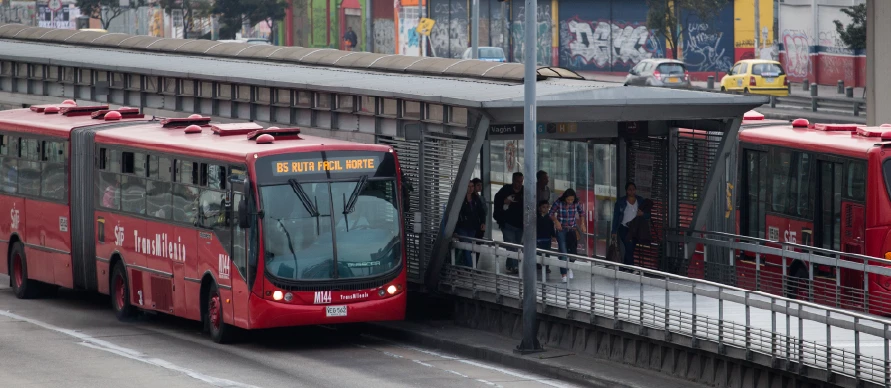 Passengers arriving and departing on TransMilenio buses at the Simon Bolivar station in Bogotá, Colombia on January 11, 2016. Photo © Dominic Chavez/World Bank