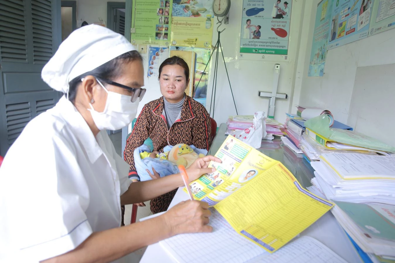 Family planning services are offered to patience at the Banlong Health Center in Chey Chumnas village in Ratanakiri province. (Photo: Dominic Chavez/Global Financing Facility)