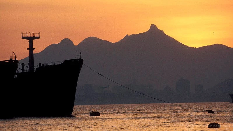 Cityscape and ship docking. Brazil. Photo: Thomas Sennett / World Bank