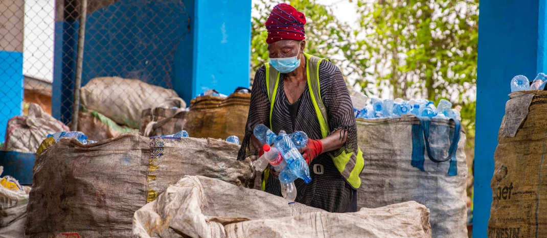 One year since the onset of the COVID-19 pandemic, the level of education became the main predictor of joblessness in Ethiopia, Malawi, Nigeria, and Uganda. Photo: World Bank / Visions of Africa