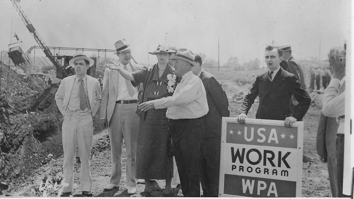 Franklin and Eleanor Roosevelt at Works Progress Administration site in Des Moines, Iowa