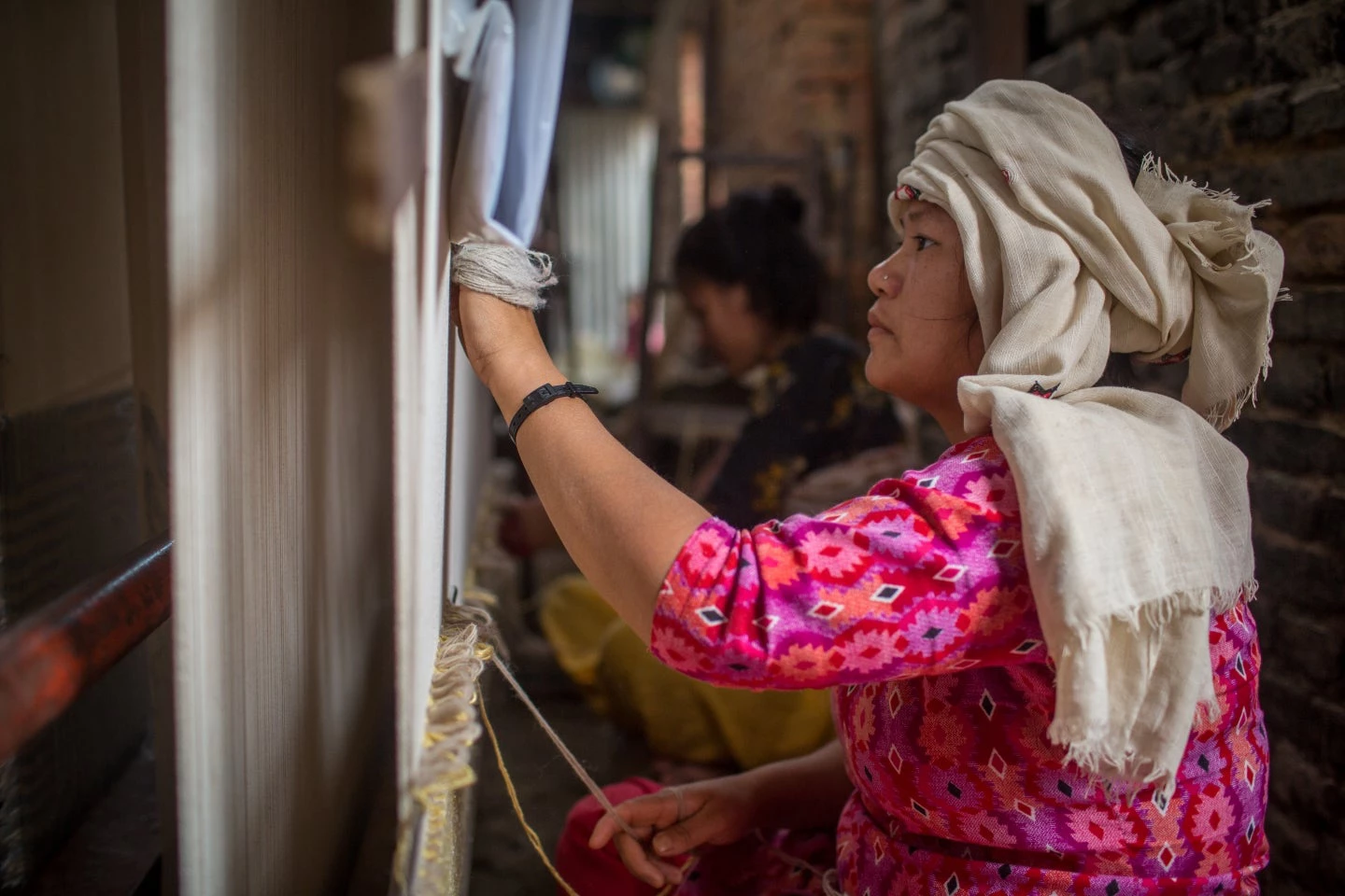 A woman works Nepal's export-oriented factory. Photo: World Bank/Nabin Baral