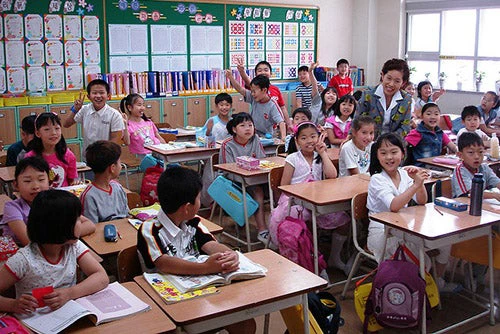 Elementary school, Gimhae, Korea. Photo: Flickr/65817306@N00 (Jens-Olaf Walter)