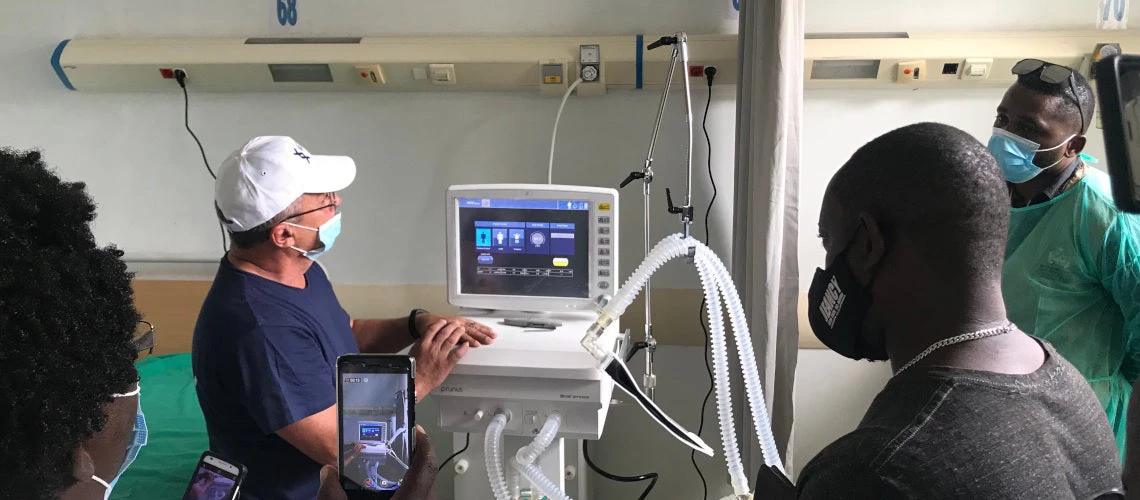 Photo Health officials at the Cazenga Municipal Hospital in Luanda receive training on the use of ventilators. Photo: Edgar Luis, MINSA/UCC
