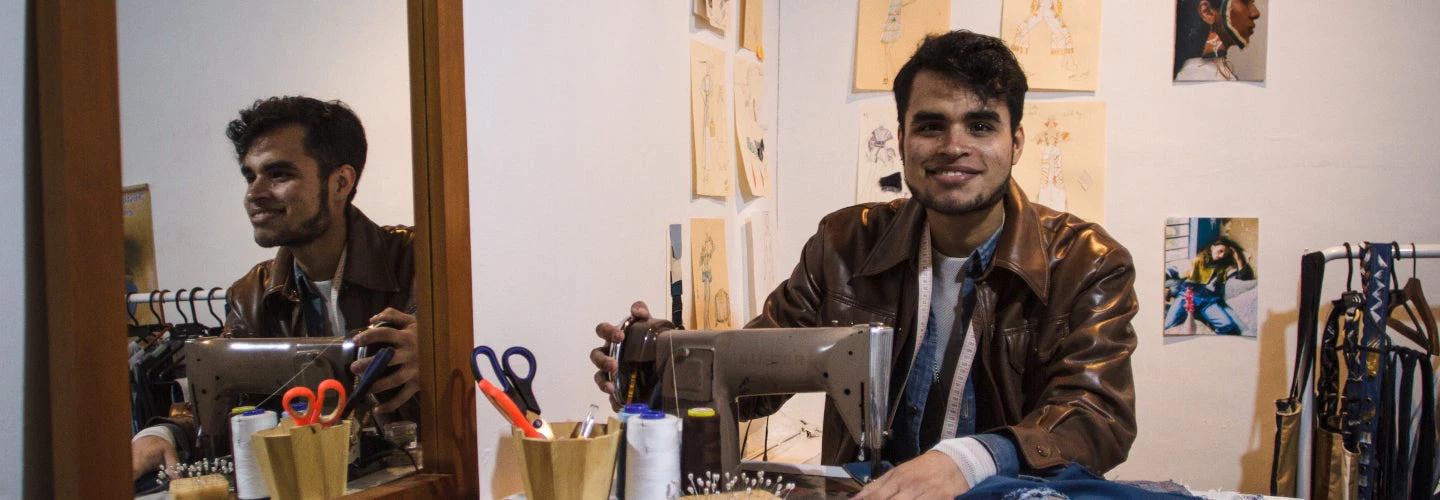 Ricardo Ali Castro, a Venezuelan migrant in Bogotá who dreams of becoming a fashion designer, launched his own firm two years ago. Photo: Helkin Rene Diaz/World Bank