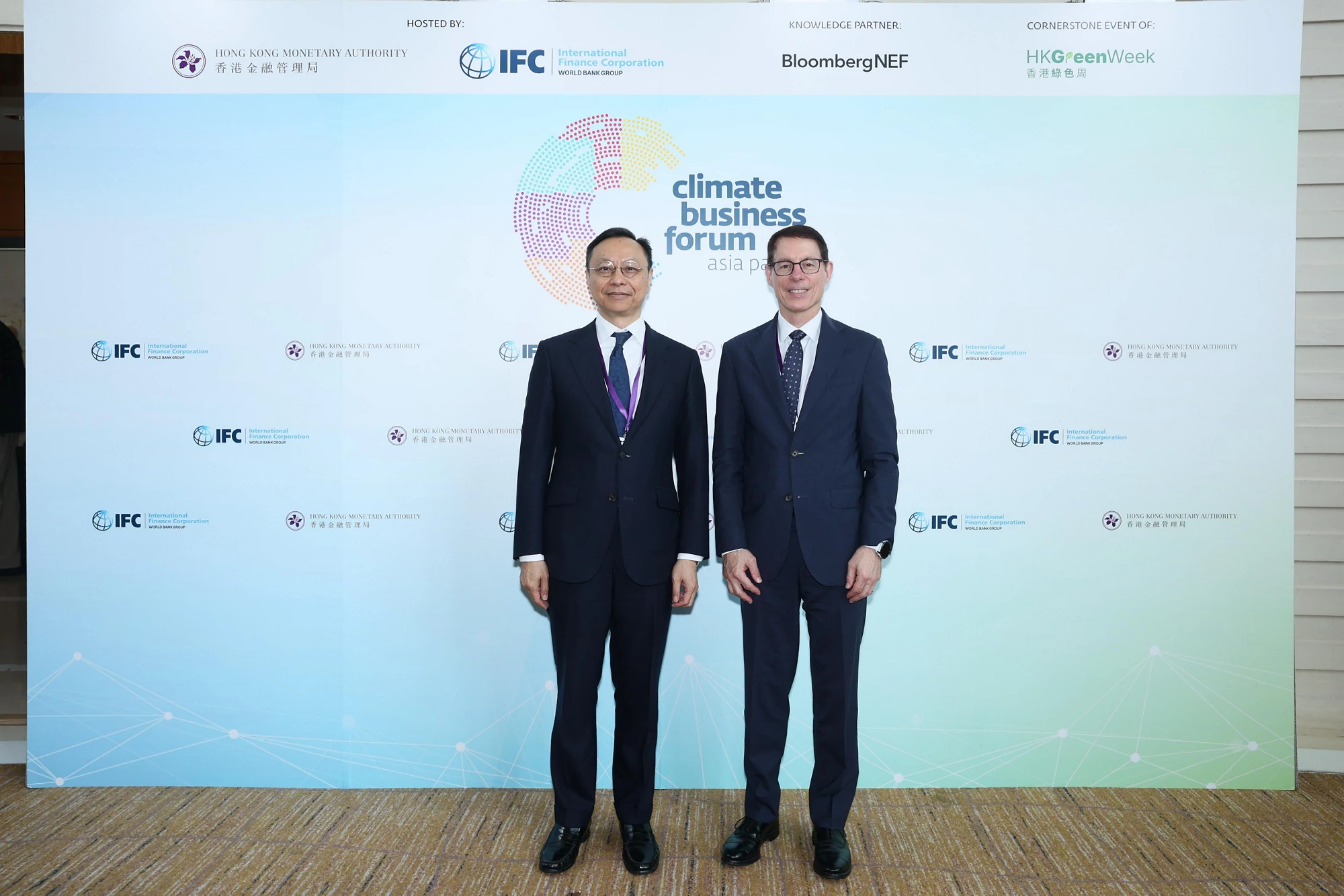 Darryl Chan (left), Deputy Chief Executive of the Hong Kong Monetary Authority and John Gandolfo (right), Vice President and Treasurer, Treasury & Mobilization, International Finance Corporation