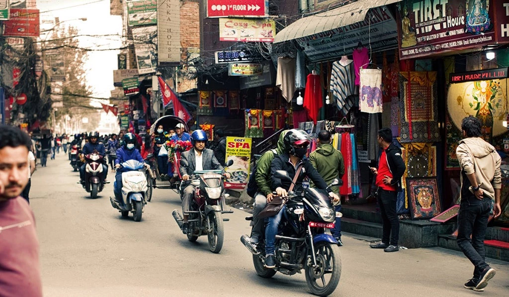 Two-wheelers and pedestrians in Kathmandu, Nepal. Photo: Daniel Silva Yoshisato/World Bank.