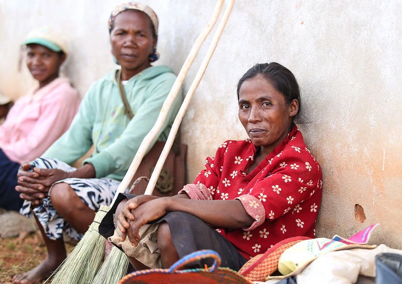 Mujeres beneficiarias de un programa de desarrollo humano financiado por el Banco Mundial en el pueblo de Soavina en Madagascar. © Sarah Farhat/Banco Mundial