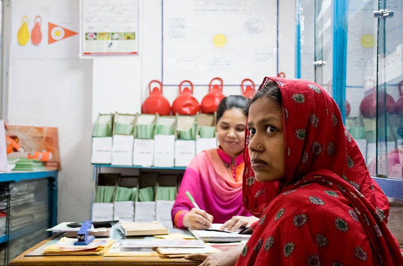 Bangladeshi woman at a clinic. Photo: Rama George-Alleyne / World Bank