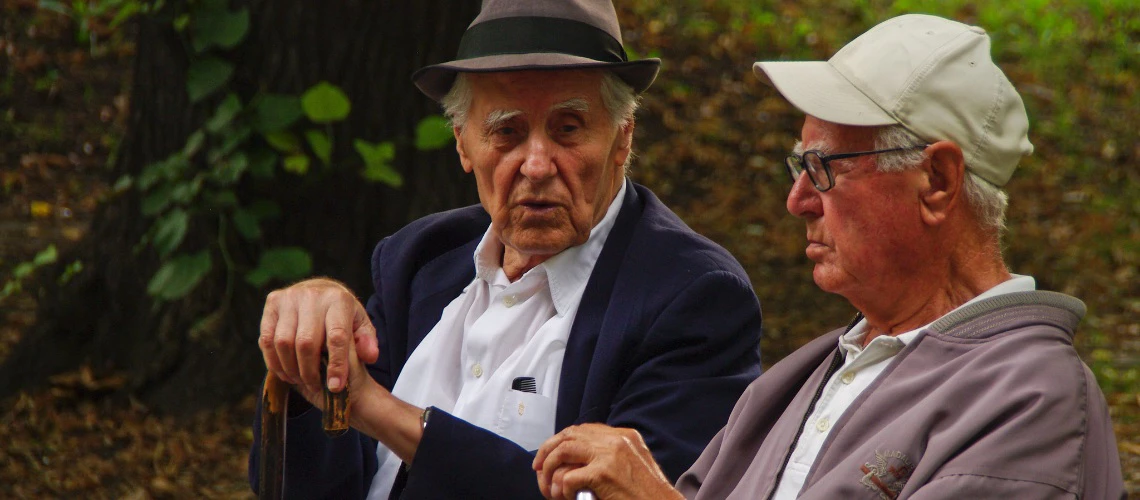 Two retirees chatting in Kamegdan Fort gardens