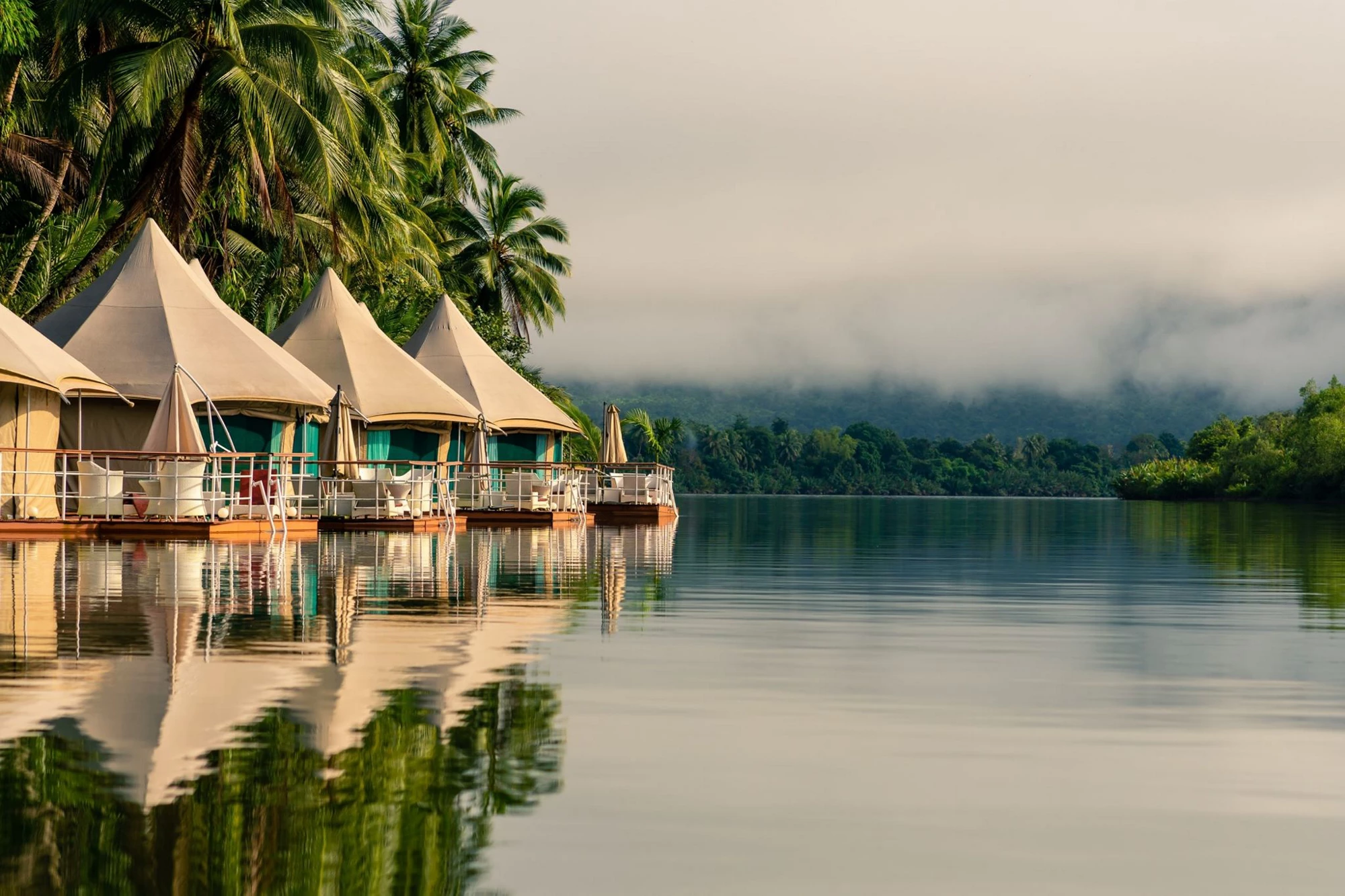 Four Rivers Floating Lodge