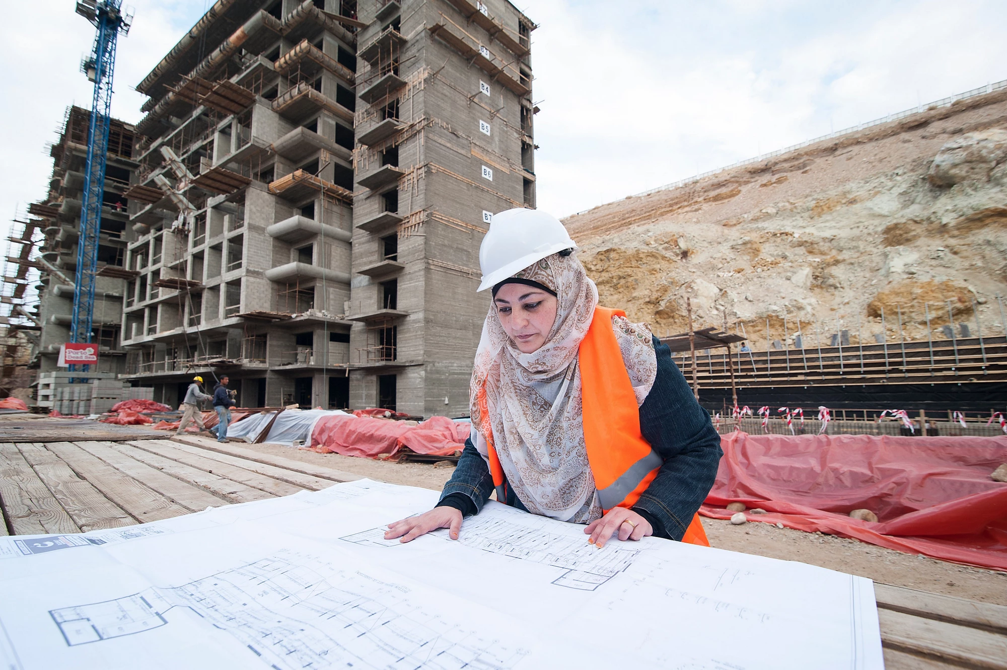 Architect working in Dead Sea, Jordan. Photo: Claudia Wiens/GIZ