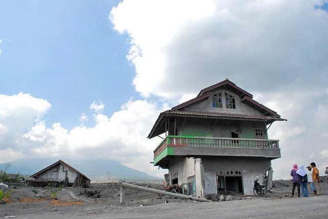 A house destroyed by a volcanic eruption. Yogyakarta, Indonesia. Project: JRF. © Nugroho Nurdikiawan Sunjoyo/World Bank