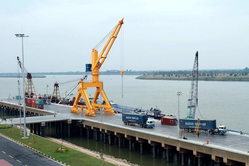 Products from Vietnam arrive at the Phnom Penh Autonomous port in Kandal province. ©Chhor Sokunthea/ World Bank