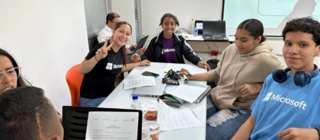 A group of students participating in a hackathon organized in Cali, Colombia. 