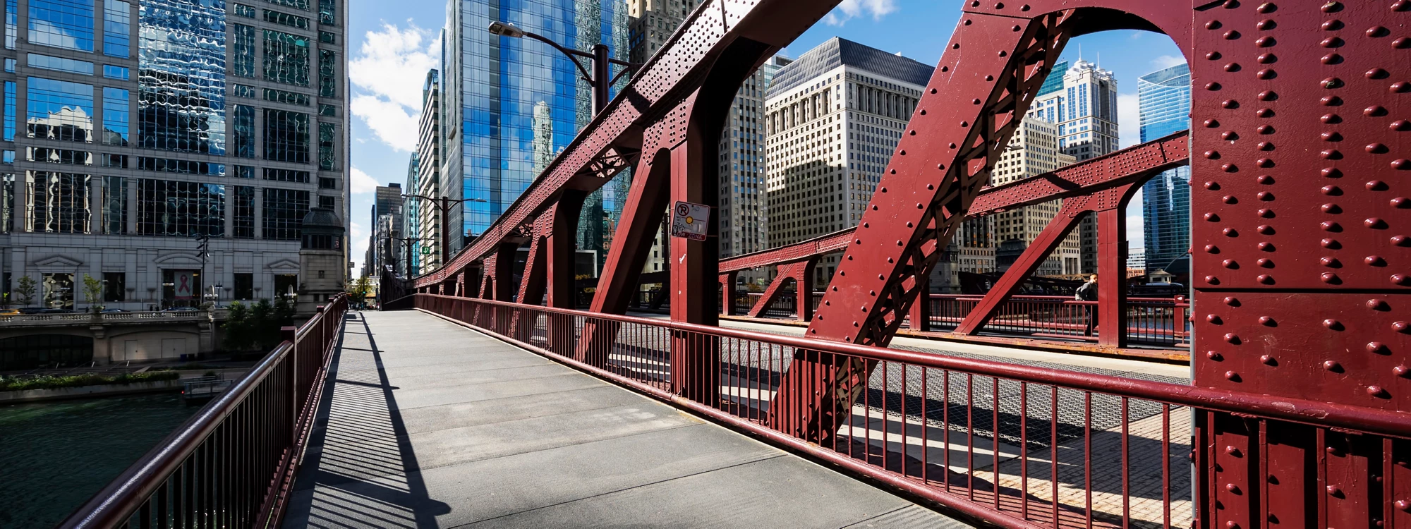 Chicago downtown bridge and buiding