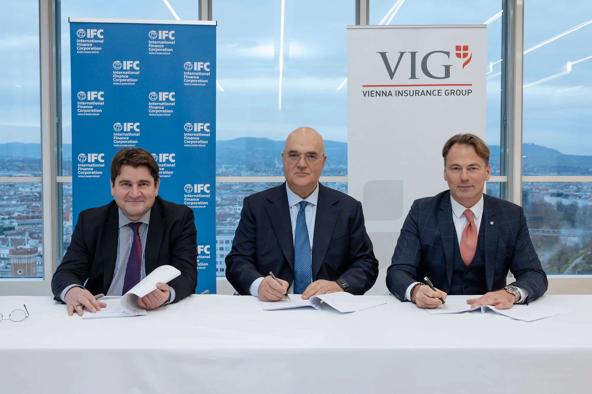 •	IFC invests in two Ukrainian insurance companies to help strengthen their resilience and growth.