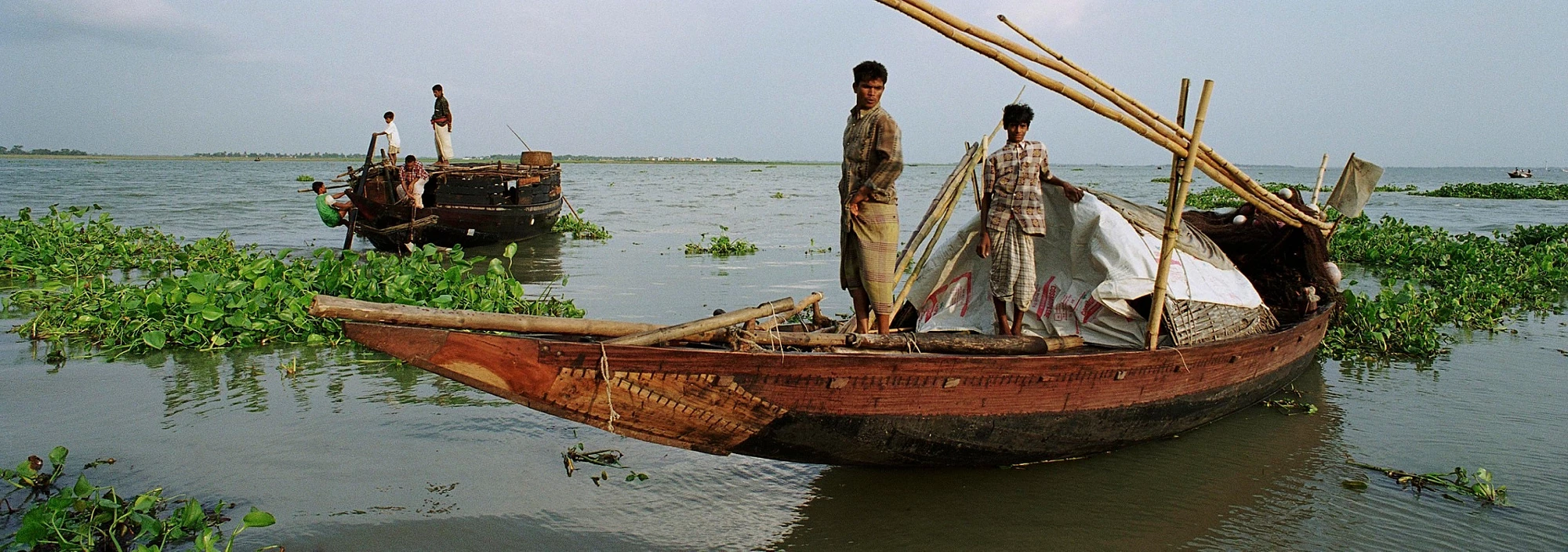 Boat sailing along the river, Bangladesh. Photo: Scott Wallace / World Bank