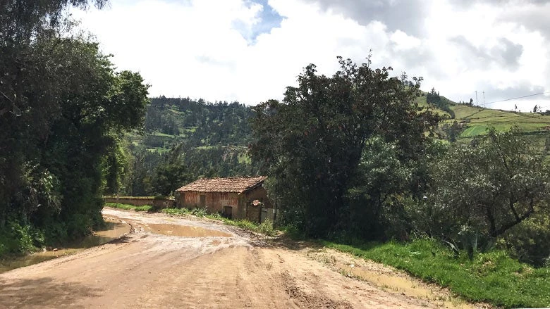 Rural road close to Pacobamba, Apurimac Region, Peru. Photo: World Bank