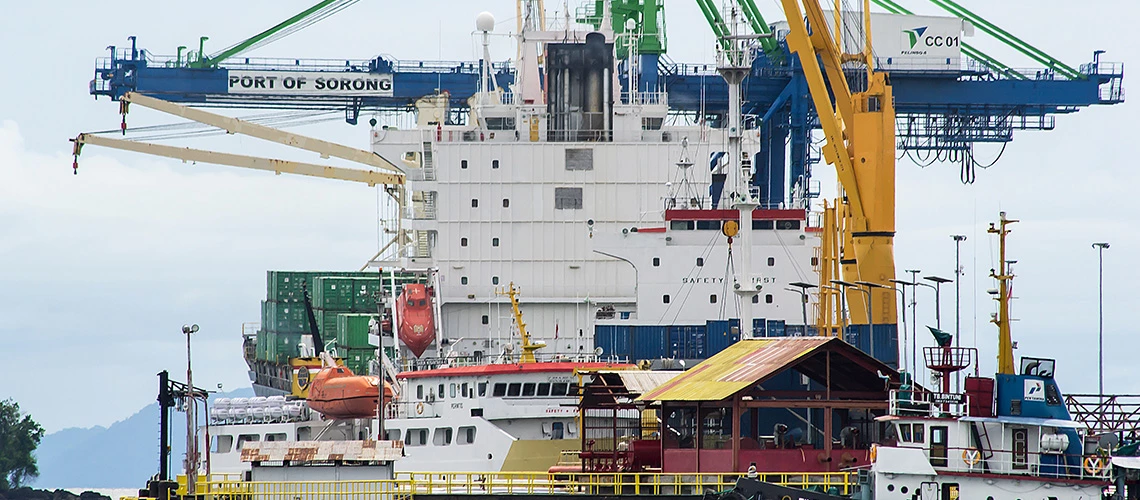 A crane on sorong harbour. West papua, Indonesia. | © shutterstock.com