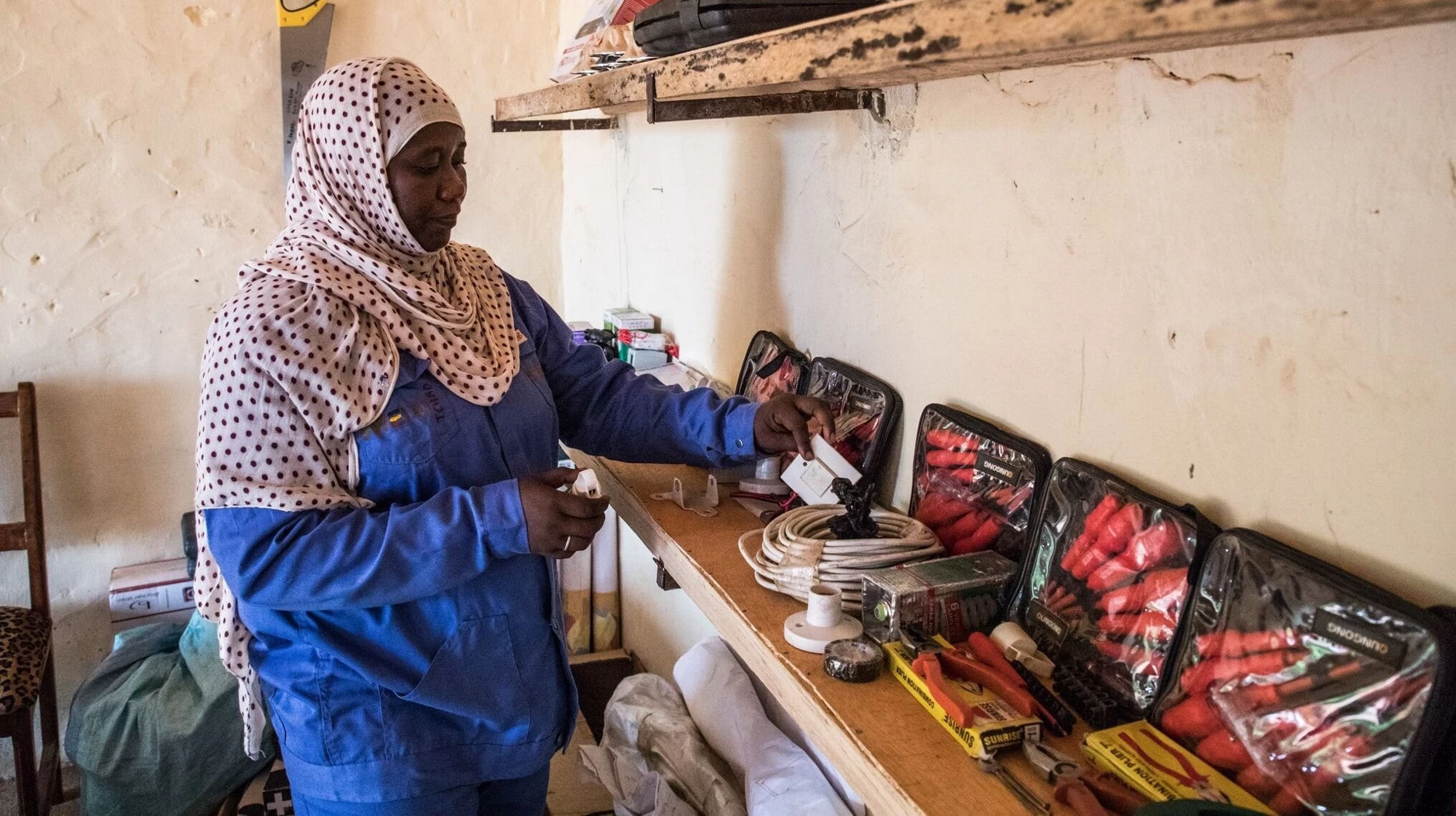  En las zonas pobres del Sahel de África, el Proyecto de Empoderamiento y Dividendo Demográfico de la Mujer en el Sahel (SWEDD) ya ha brindado capacitación profesional a casi 100,000 mujeres para que puedan realizar actividades generadoras de ingresos. Foto: © Vincent Tremeau / Banco Mundial