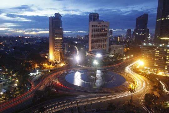 City and traffic lights at sunset in Jakarta. Source - Jerry Kurniawan, World Bank