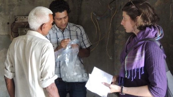 Katherine Alfredo discusses water quality with study participants.