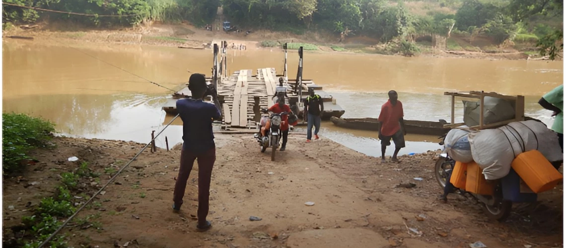 Hand-pulled ferry for transporting people and goods at the River Panana crossing in Komrabai village