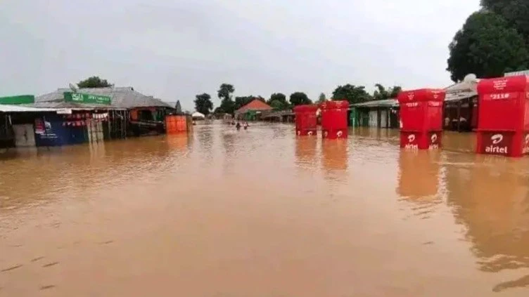 Trade center in Malawi flooded with high water