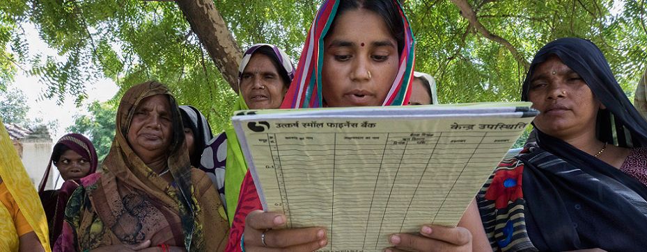 Malti Devi speaks to neighbors and members of her lending group in Belwa Village, India. © Dominic Chavez / International Finance Corporation