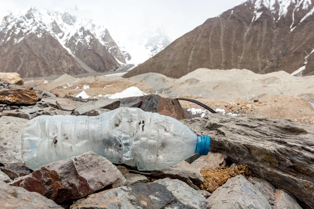 Garbage scattered over mountains.