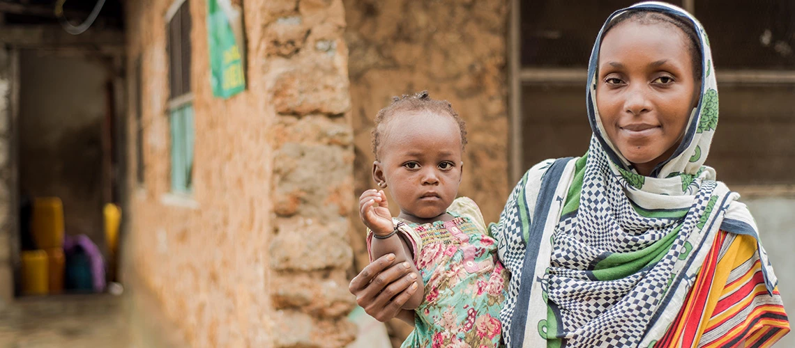 Mother and child from Uzi, Zanzibar Island, Tanzania. | © shutterstock.com