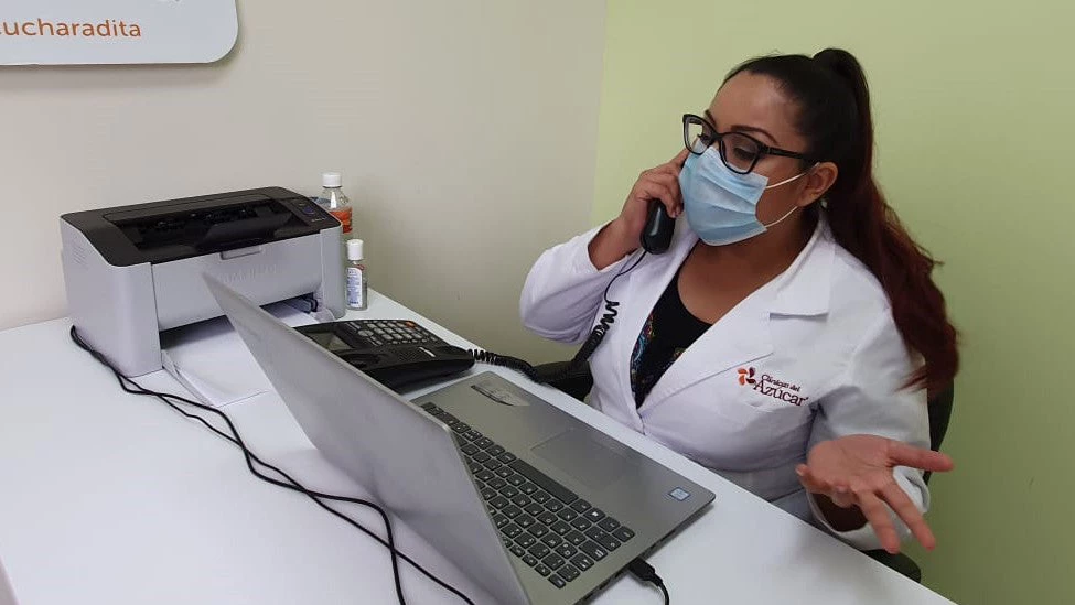 A nutritionist consults with a patient of Clinicas del Azucar in Mexico, which specializes in diabetes care.