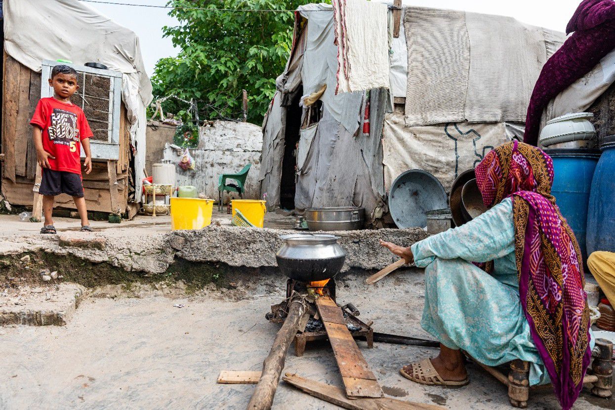 Analyzing Pakistan's poverty trajectory and future outlook