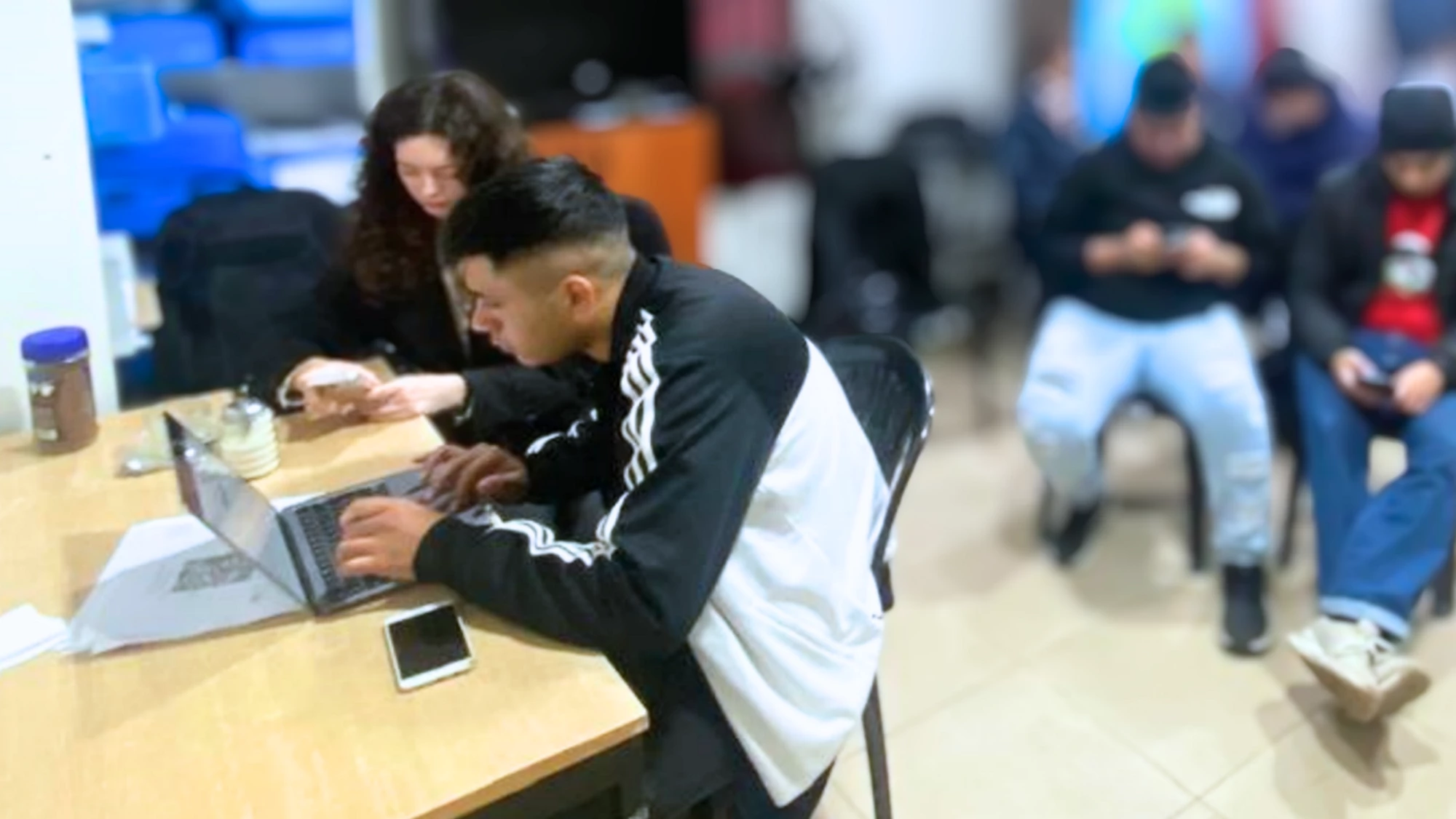 Revelar lo invisible: Cómo una aplicación de IA hizo visibles habilidades ocultas de personas que buscan empleo