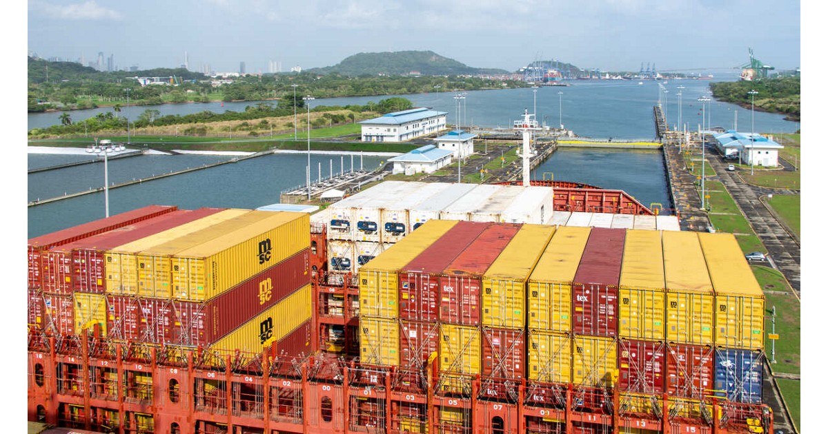 Mapping 20 years of change in the global liner shipping network